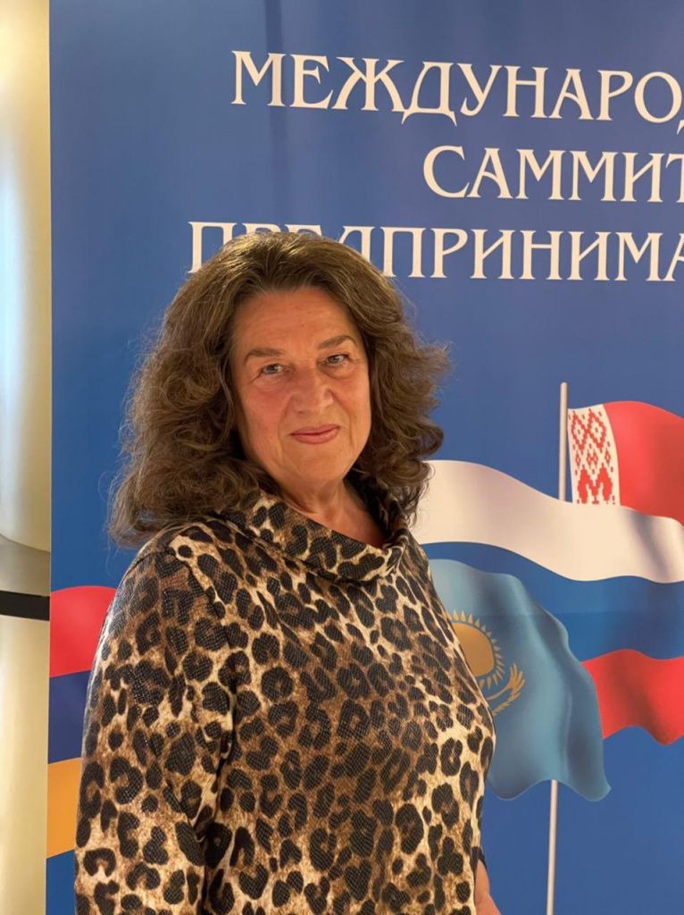 Награждение основателя компании почетной степенью лауреата на «Международном Саммите Предпринимателей 2021»